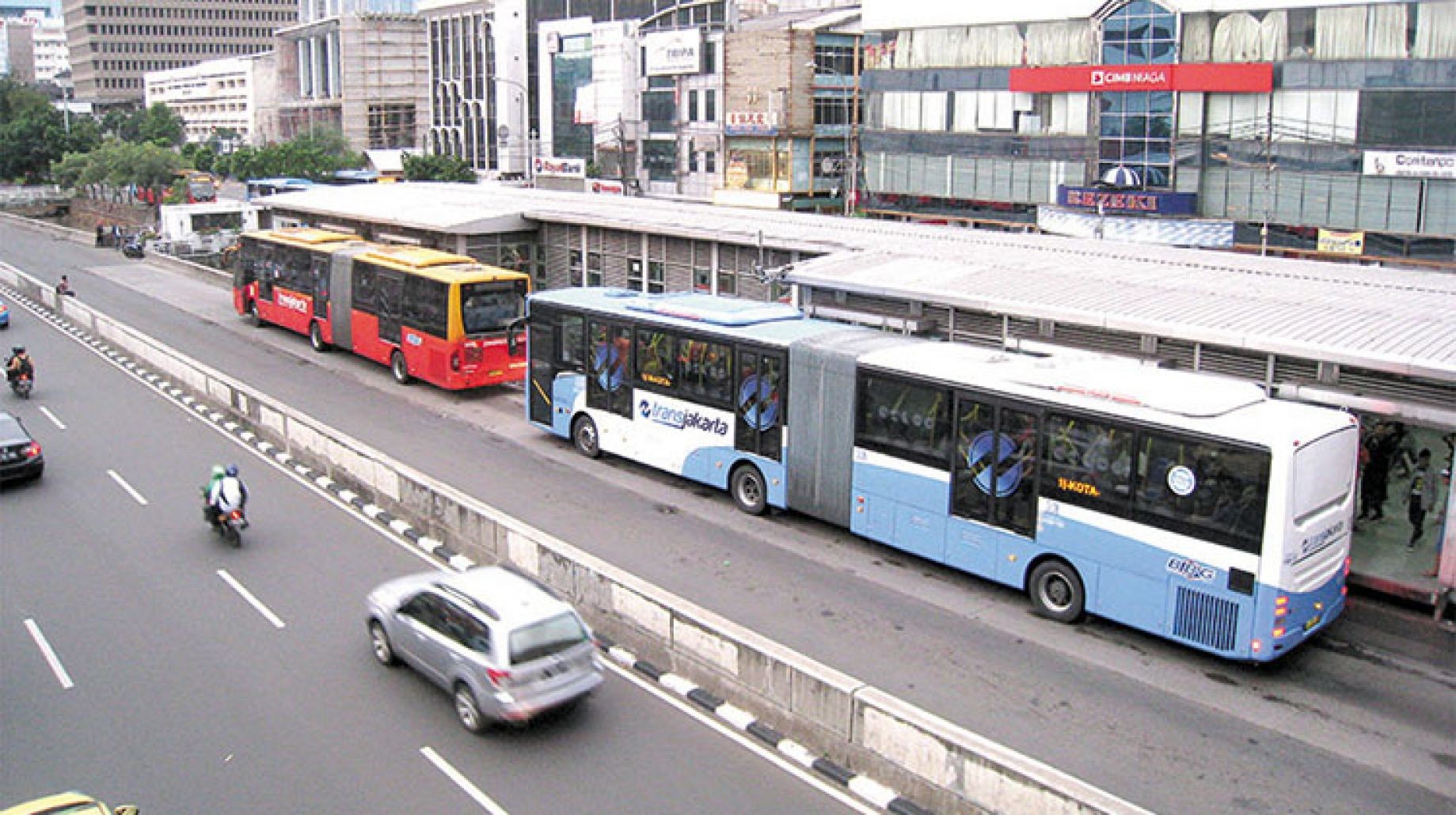 "النقل" تبحث عرض "بن عمير" الإماراتية لإدارة وتشغيل أتوبيسات BRT
